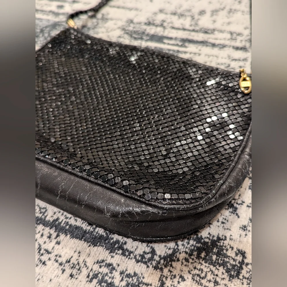 Vintage '80s Evening Purse! Made In Hong Kong- Black and Gold - Picture 3 of 8